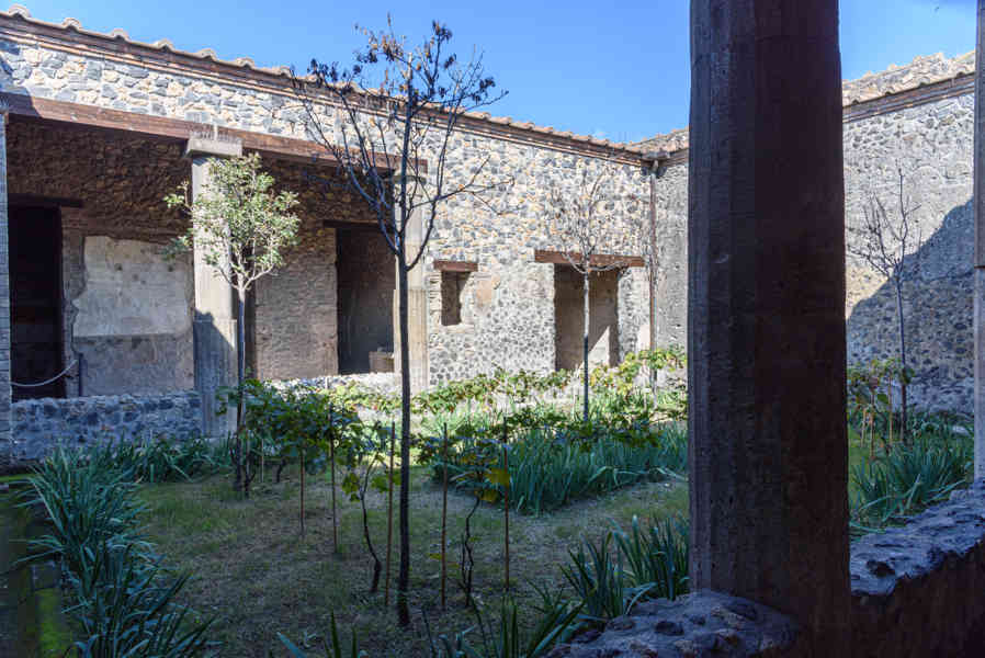 135 - Italia - Pompeya - parque arqueológico de Pompeya - Casa de los jardines de Europa.jpg
